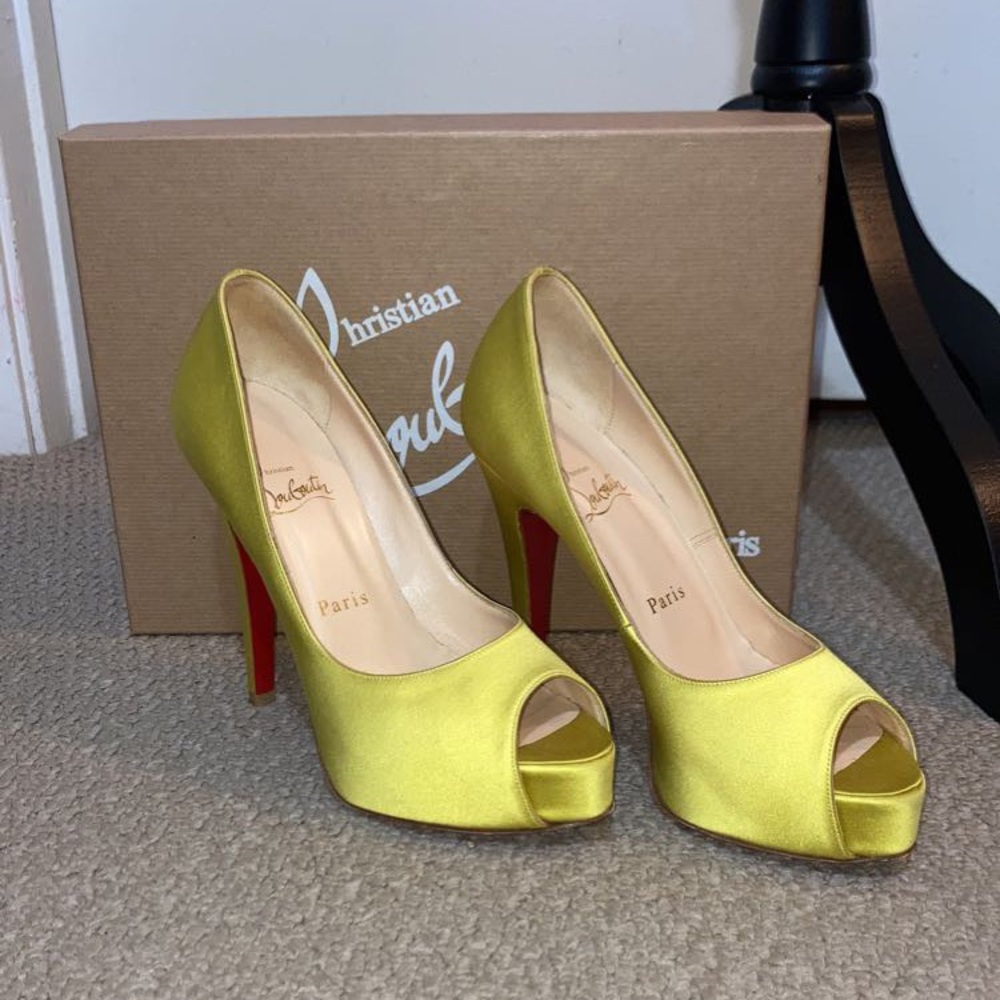 SATIN PEEP TOE LOUBOUTIN (36) 5.5
